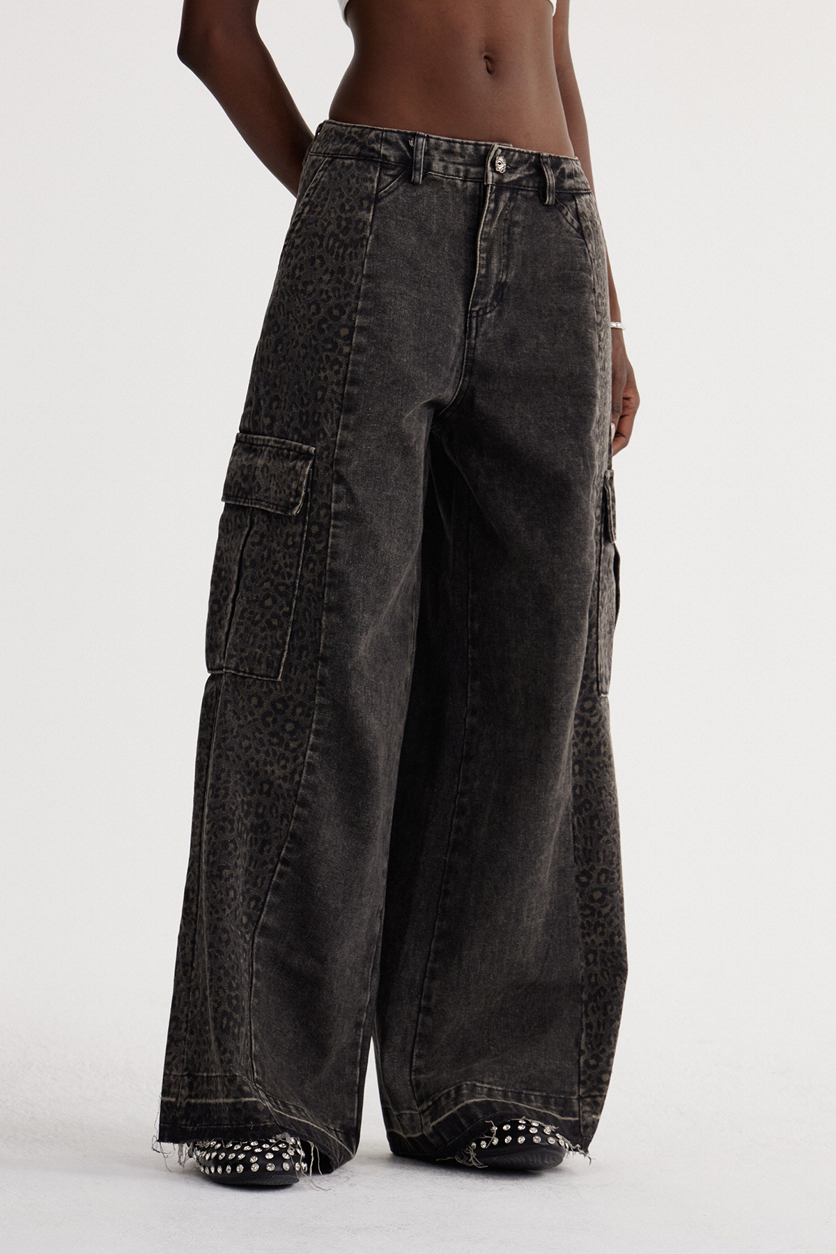 Isaque Leopard Cargo Jeans