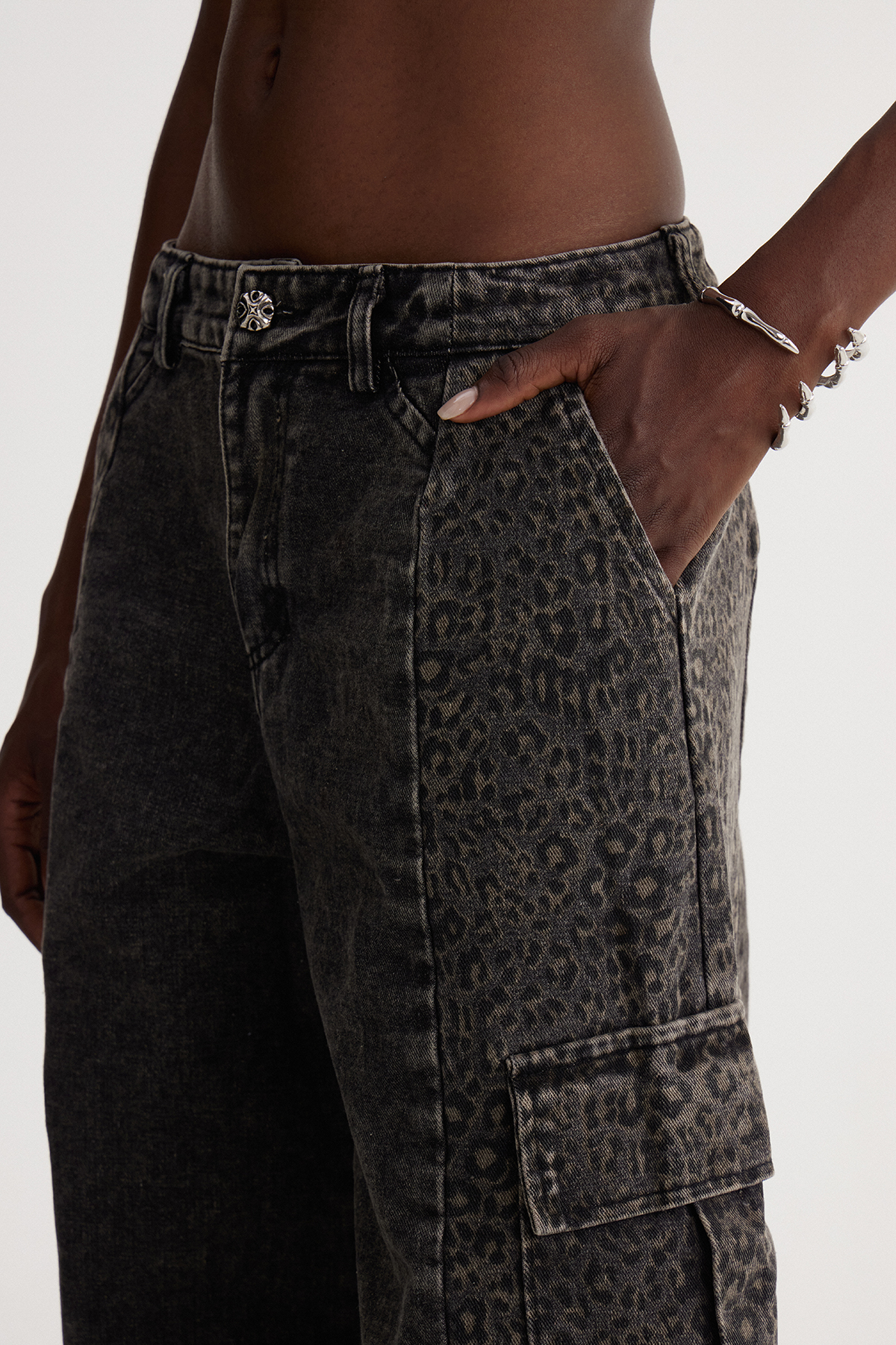 Isaque Leopard Cargo Jeans
