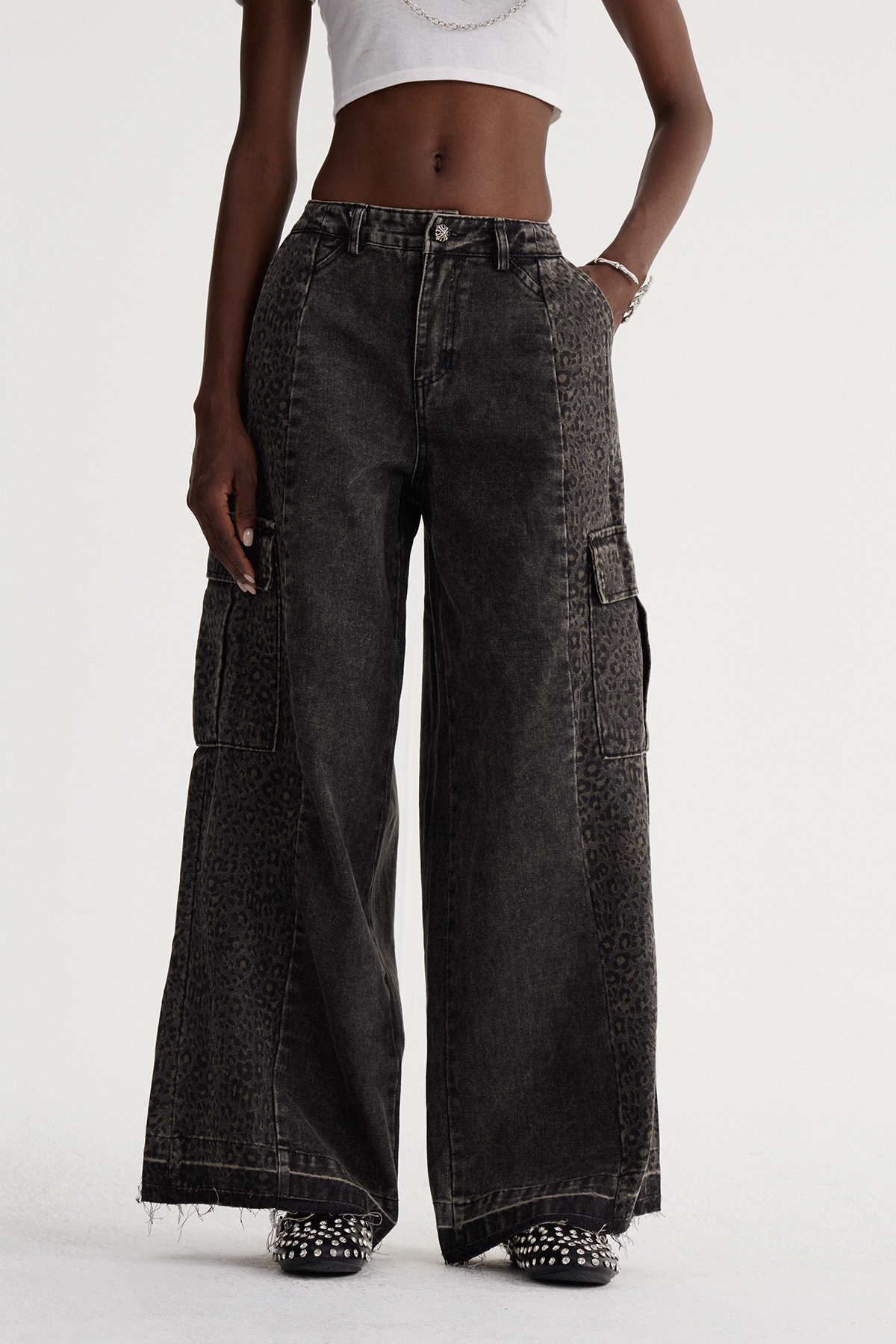 Isaque Leopard Cargo Jeans
