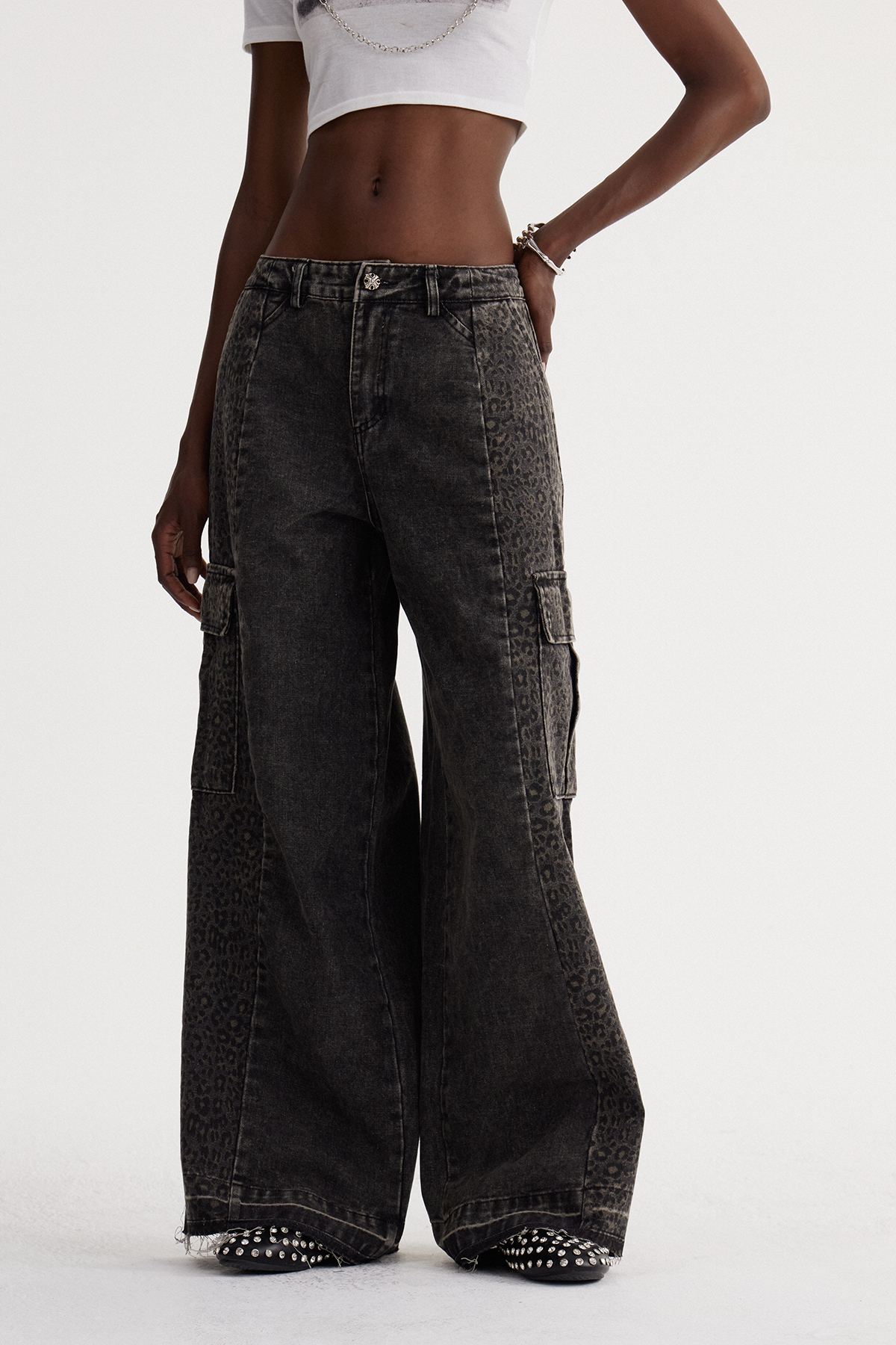 Isaque Leopard Cargo Jeans