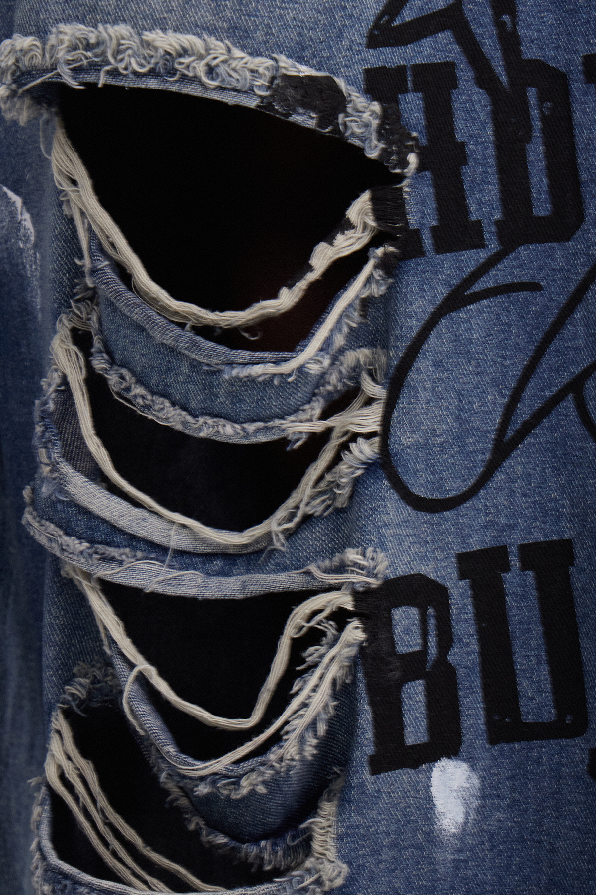 Isay Ripped Print Baggy Jeans