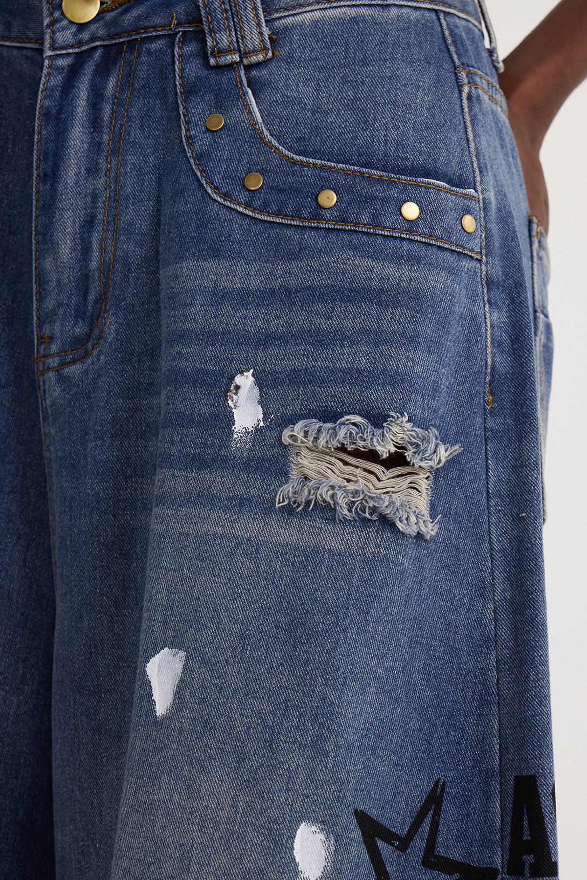 Isay Ripped Print Baggy Jeans