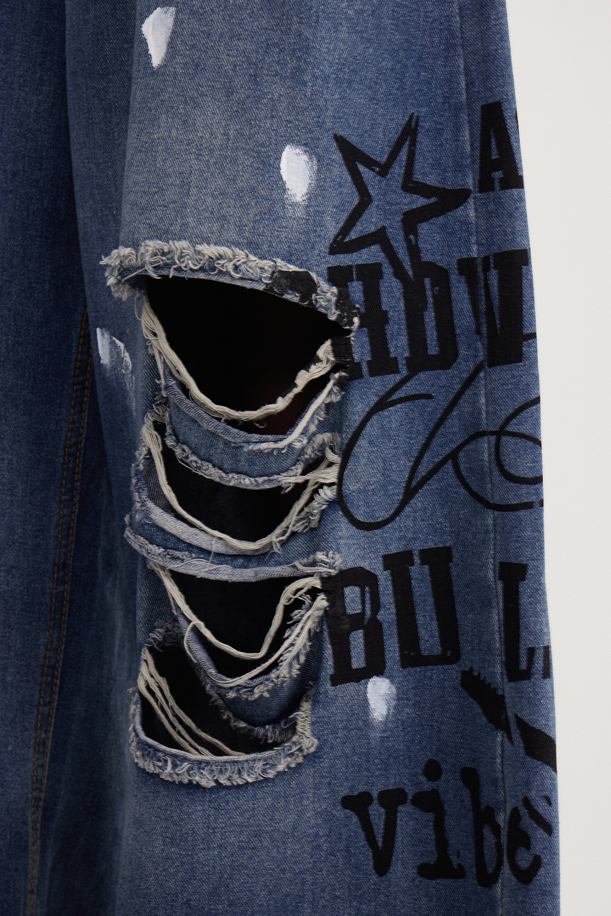 Isay Ripped Print Baggy Jeans