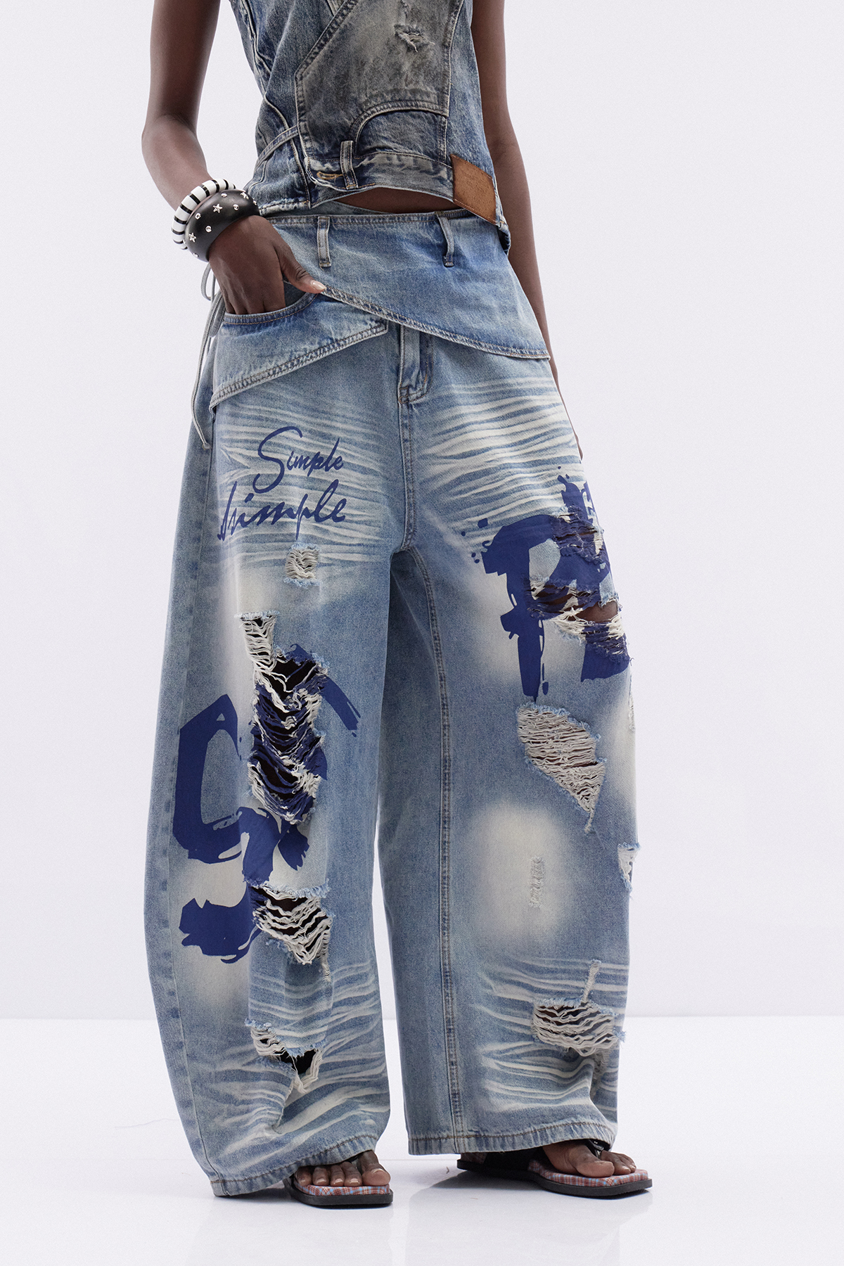 Itzayana Deconstruct Graffiti Baggy Jeans