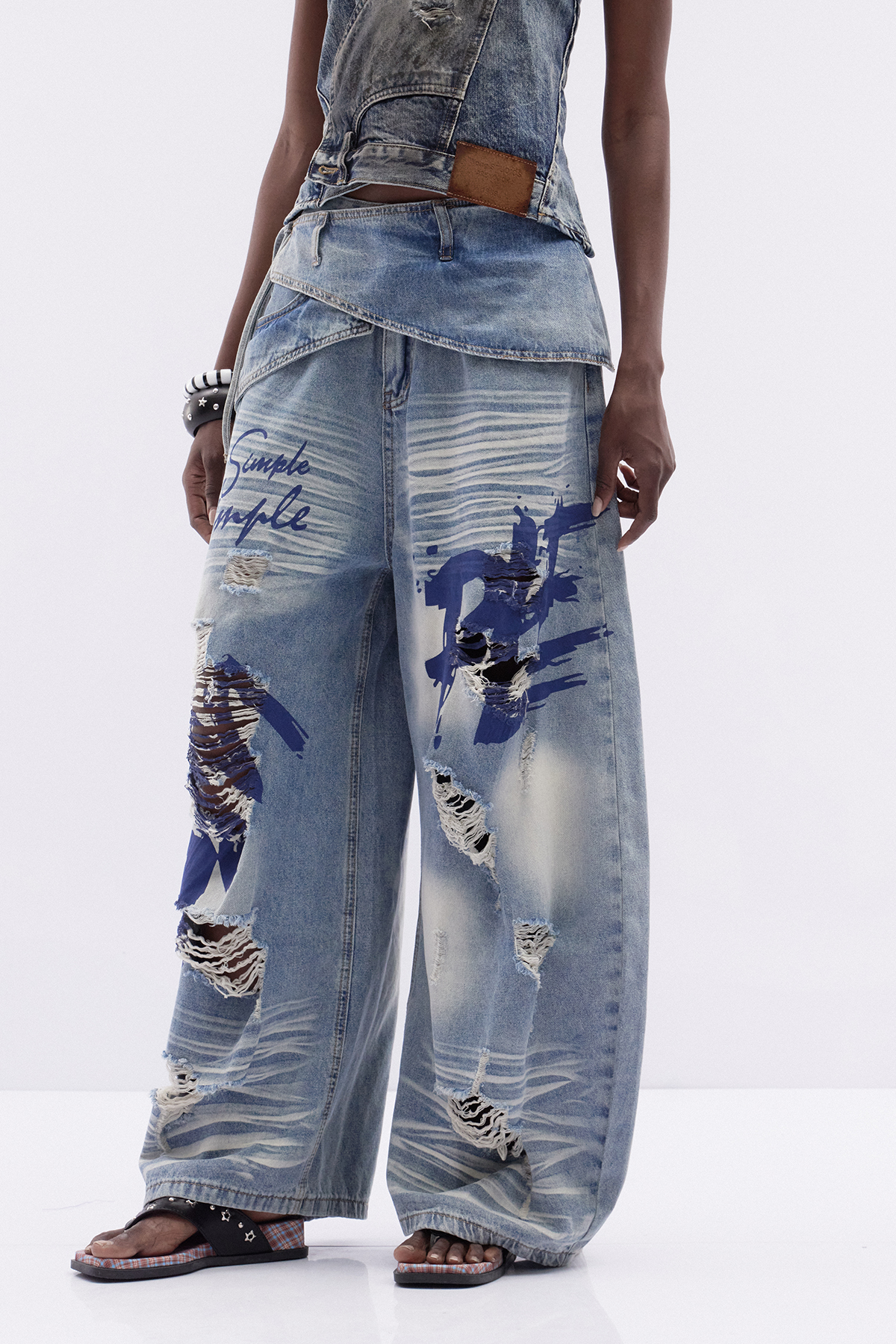 Itzayana Deconstruct Graffiti Baggy Jeans