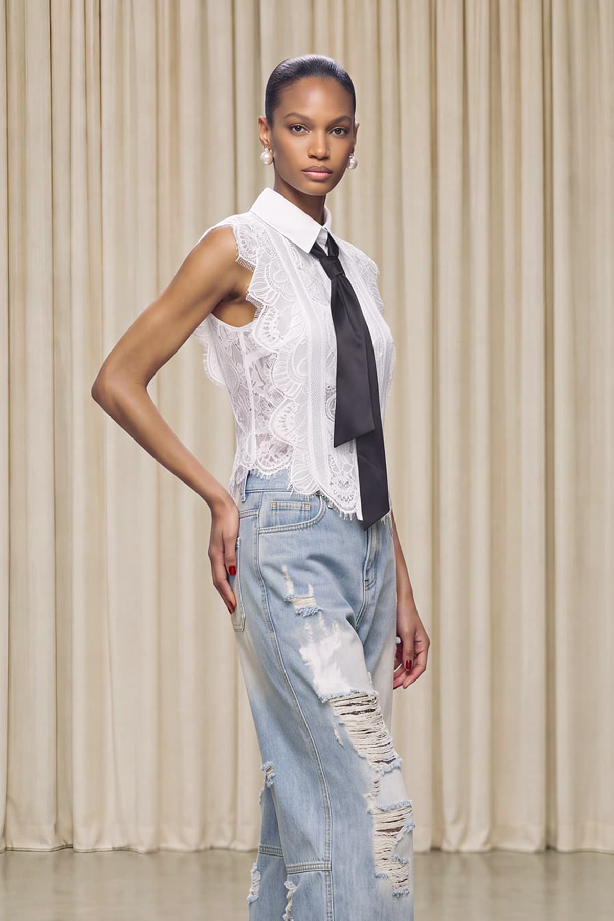 Karmina Sleeveless Lace Shirt