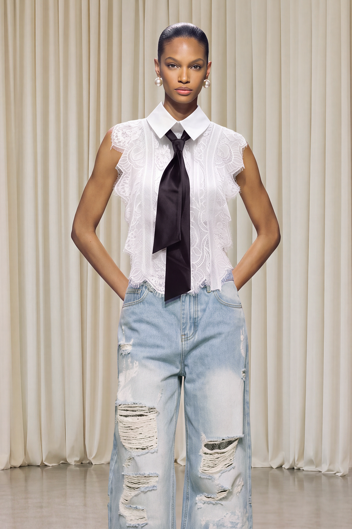Karmina Sleeveless Lace Shirt