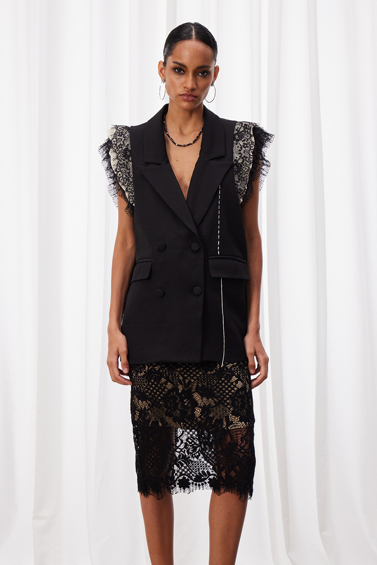 Maarit Sleeveless Lace Blazer