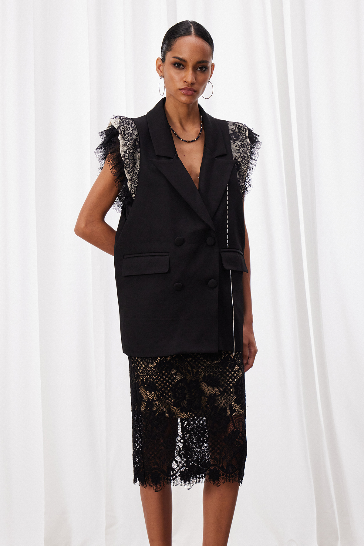 Maarit Sleeveless Lace Blazer