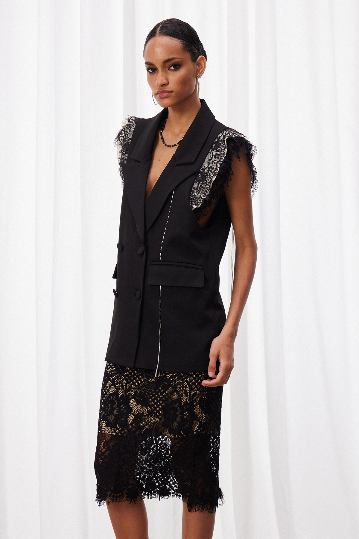 Maarit Sleeveless Lace Blazer