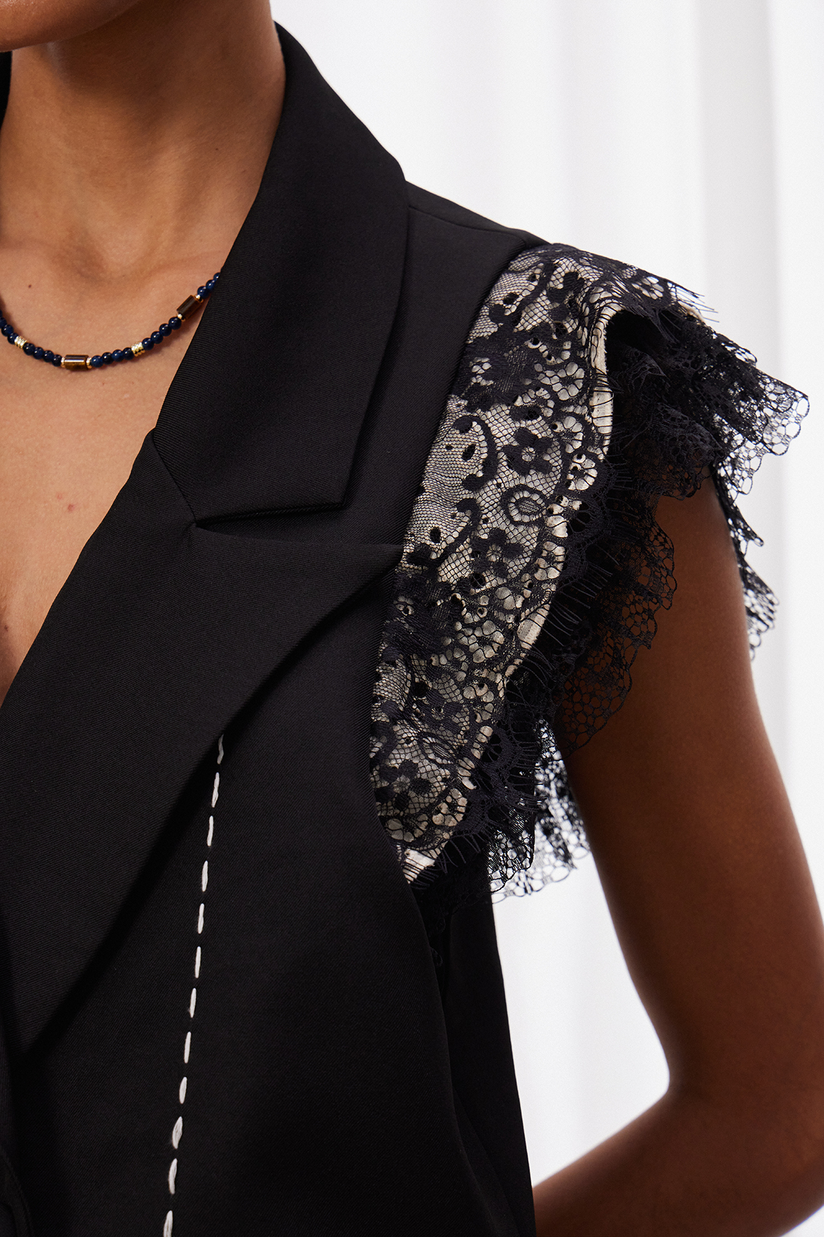 Maarit Sleeveless Lace Blazer