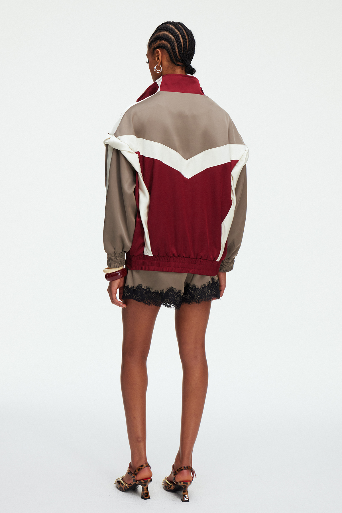 Maedoc Funnel Neck Shorts Set