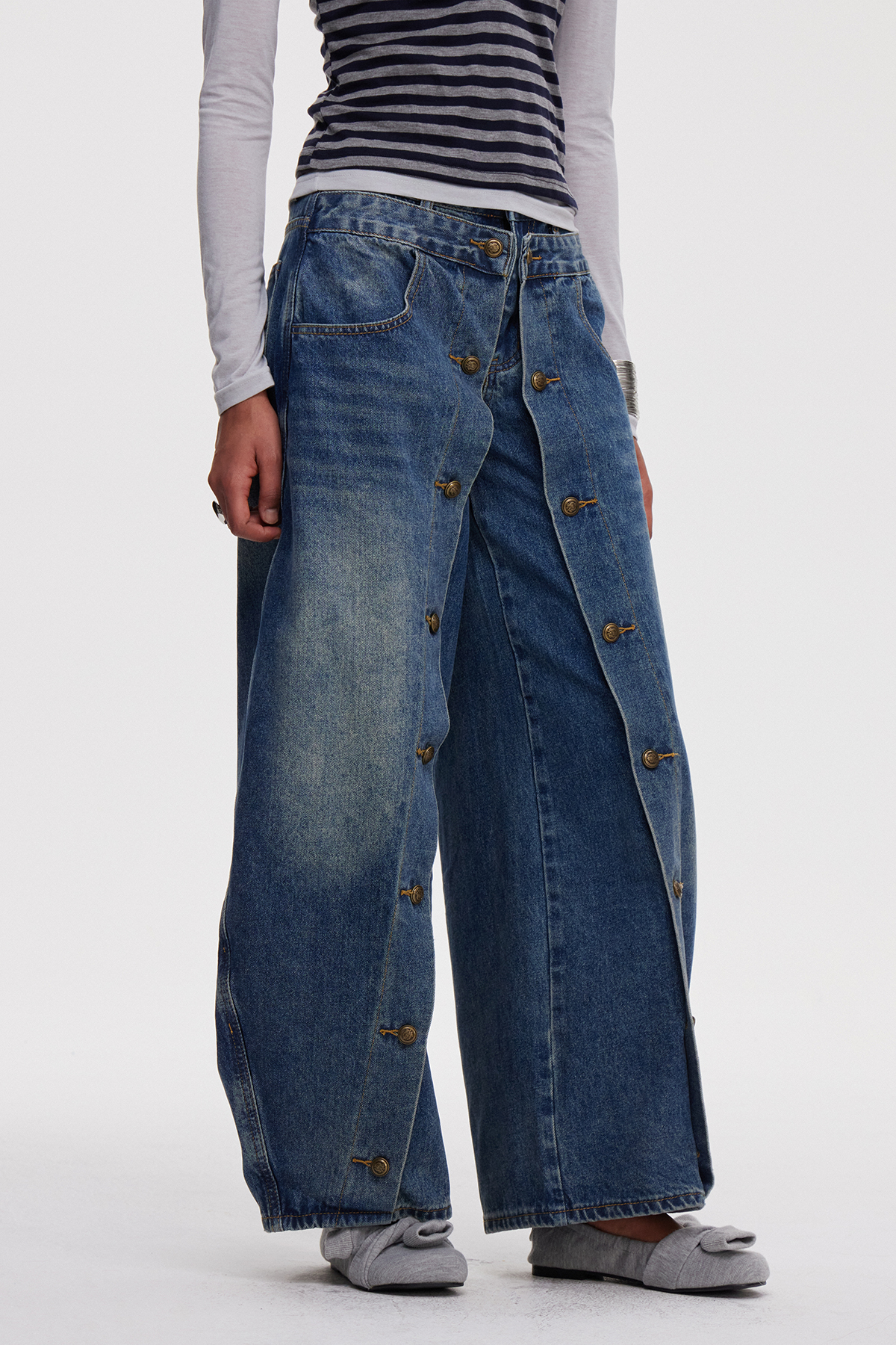 Mahthilt Button Jeans