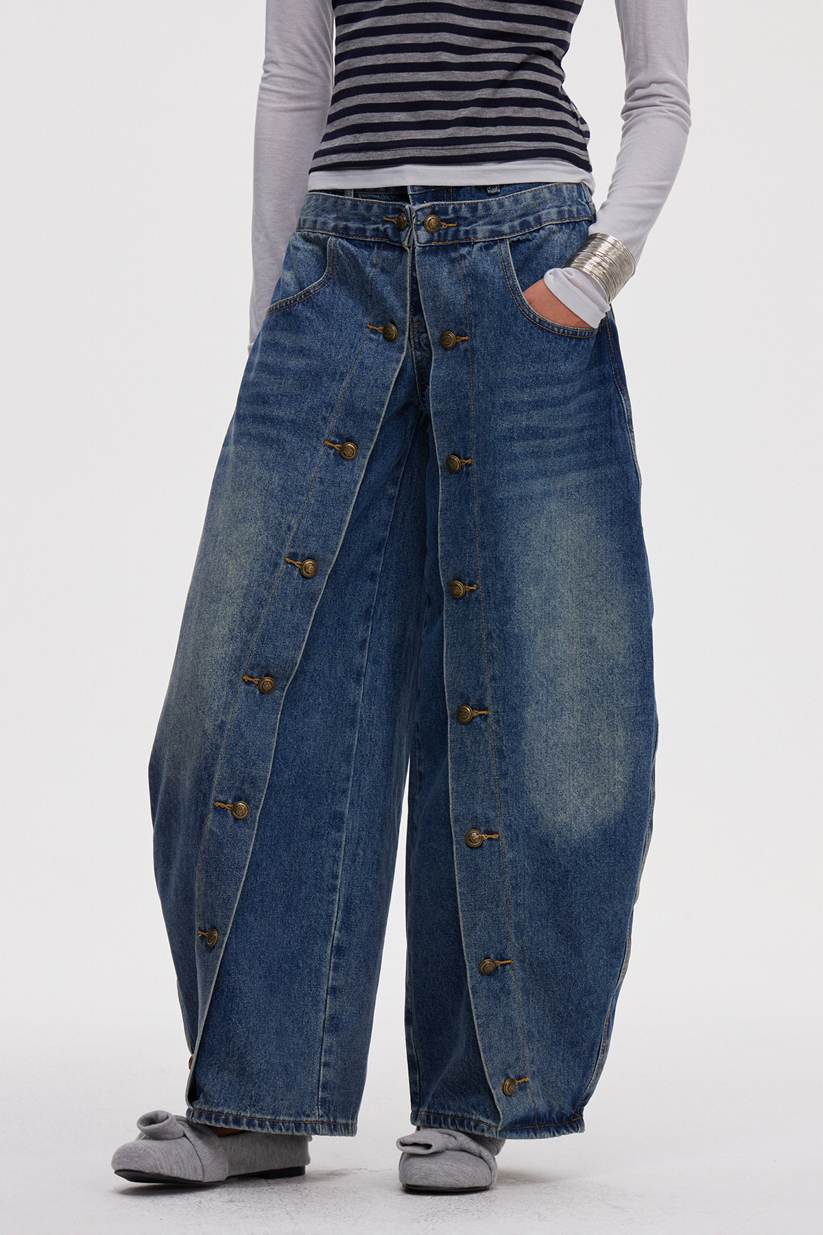 Mahthilt Button Jeans