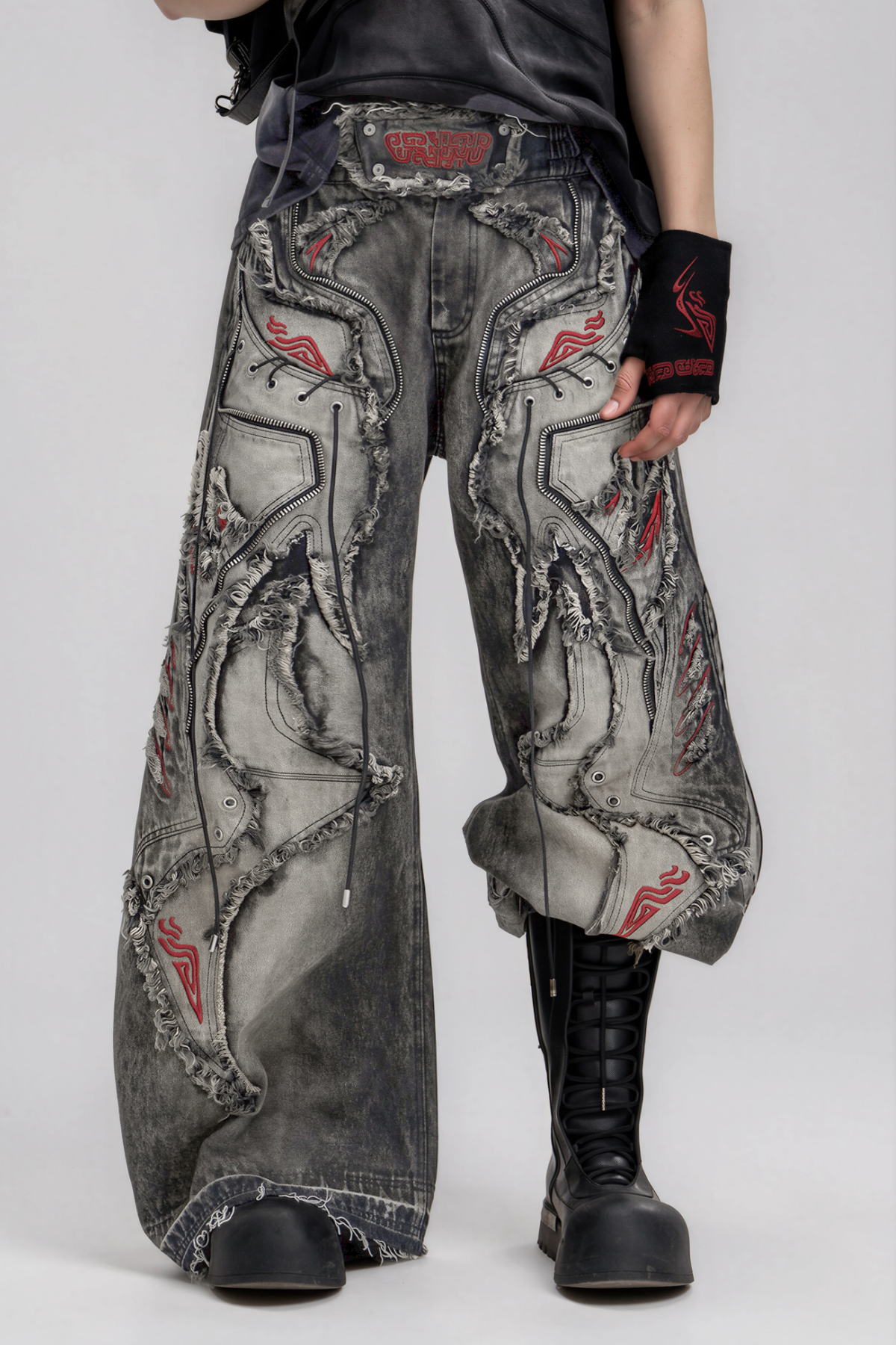 Nahilla Embroidered Fringe Ripeed Jeans