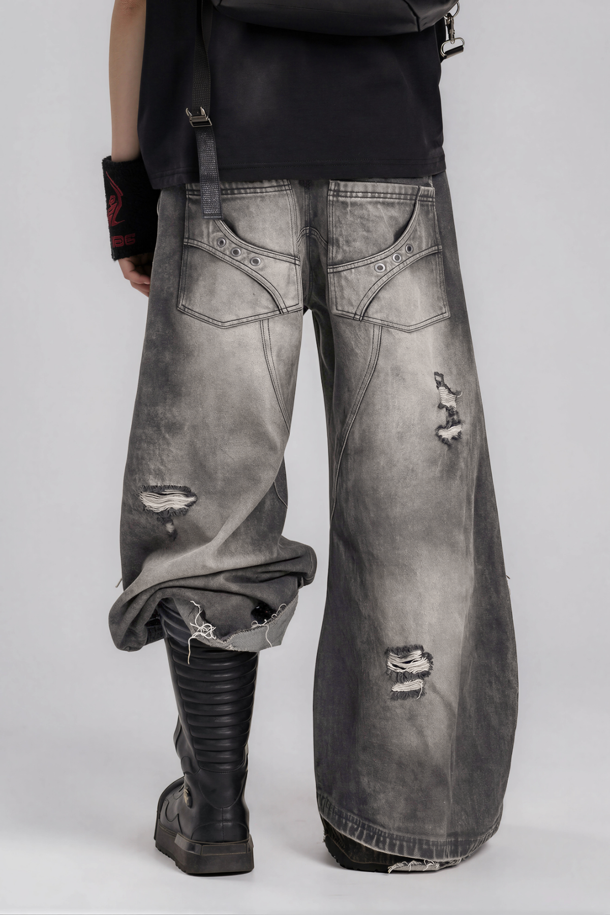 Nahilla Embroidered Fringe Ripeed Jeans