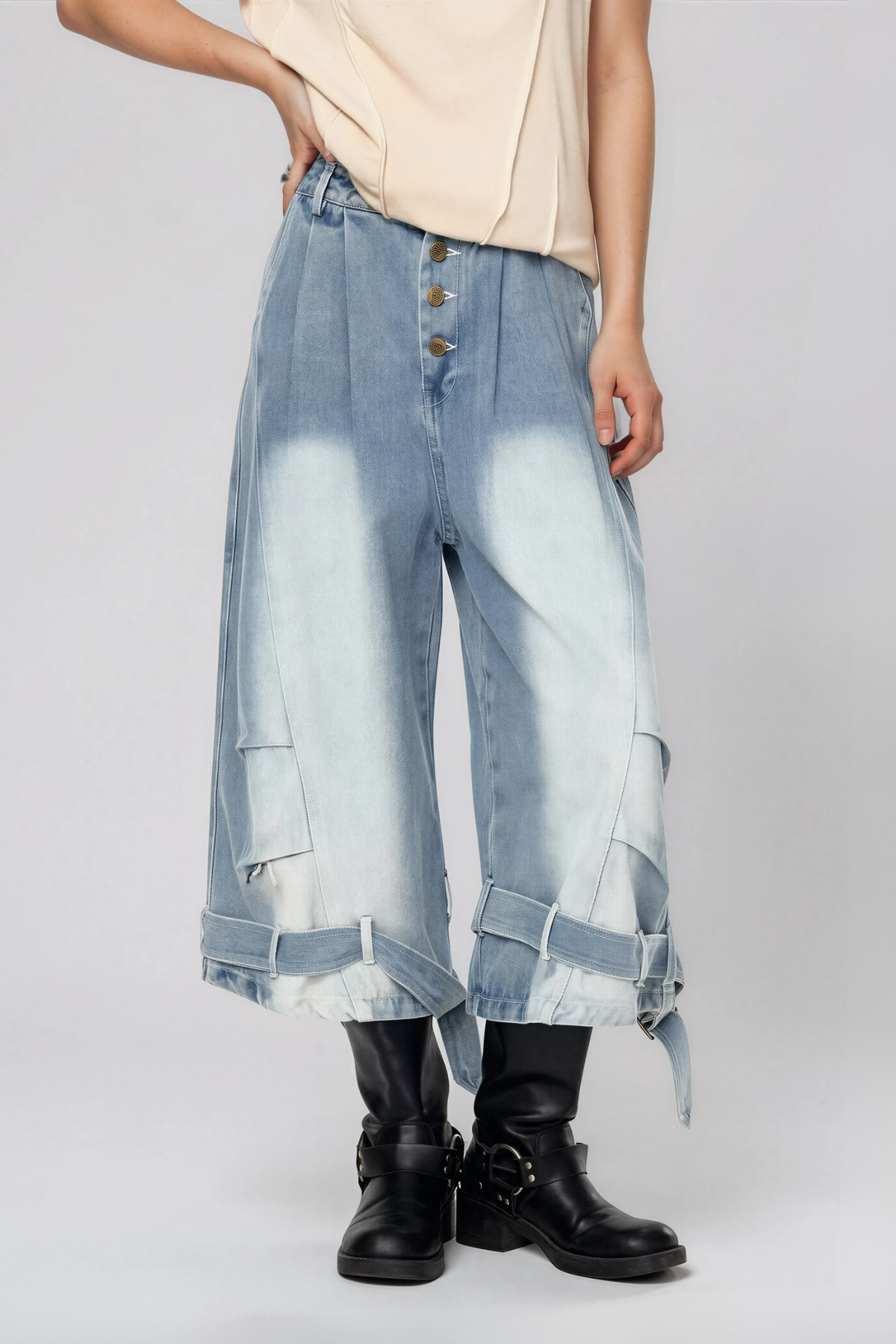 Nanette Bleached Belt Capri Jeans