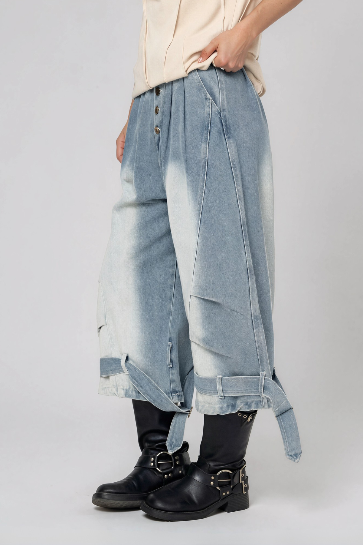 Nanette Bleached Belt Capri Jeans