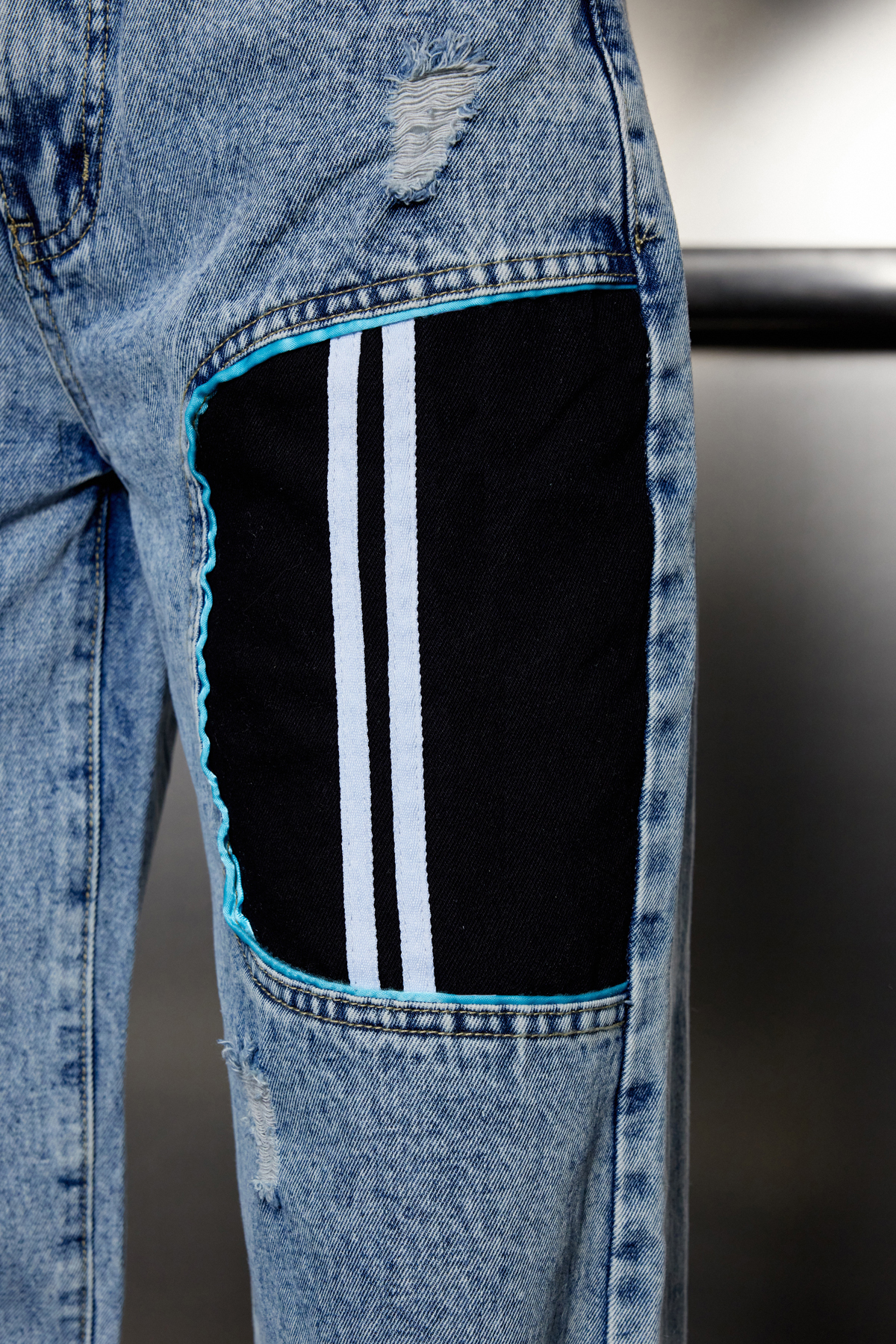 Pari Torn Deconstructed Barrel Jeans