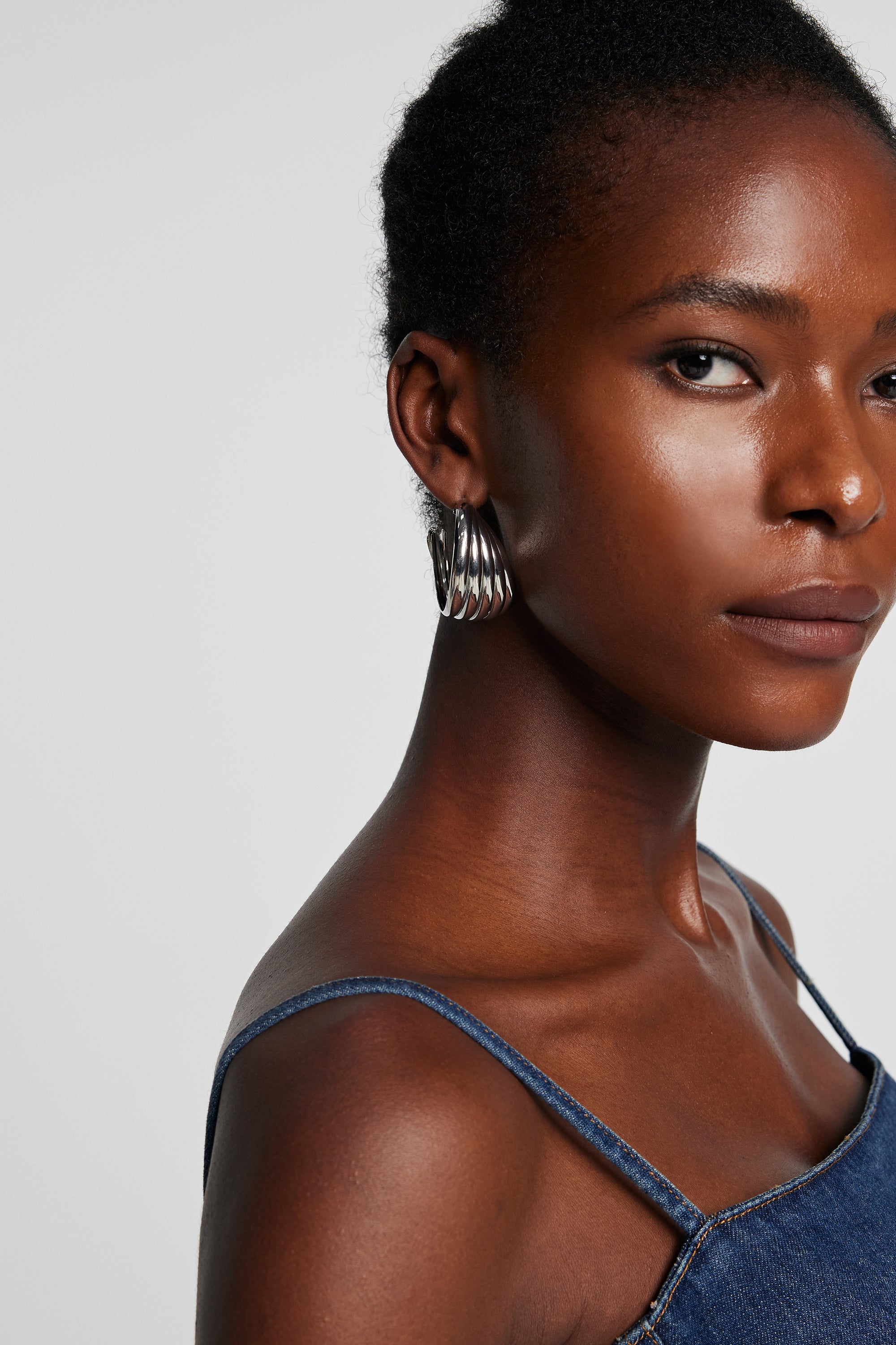 Sky Metal Shell Earring In Silver