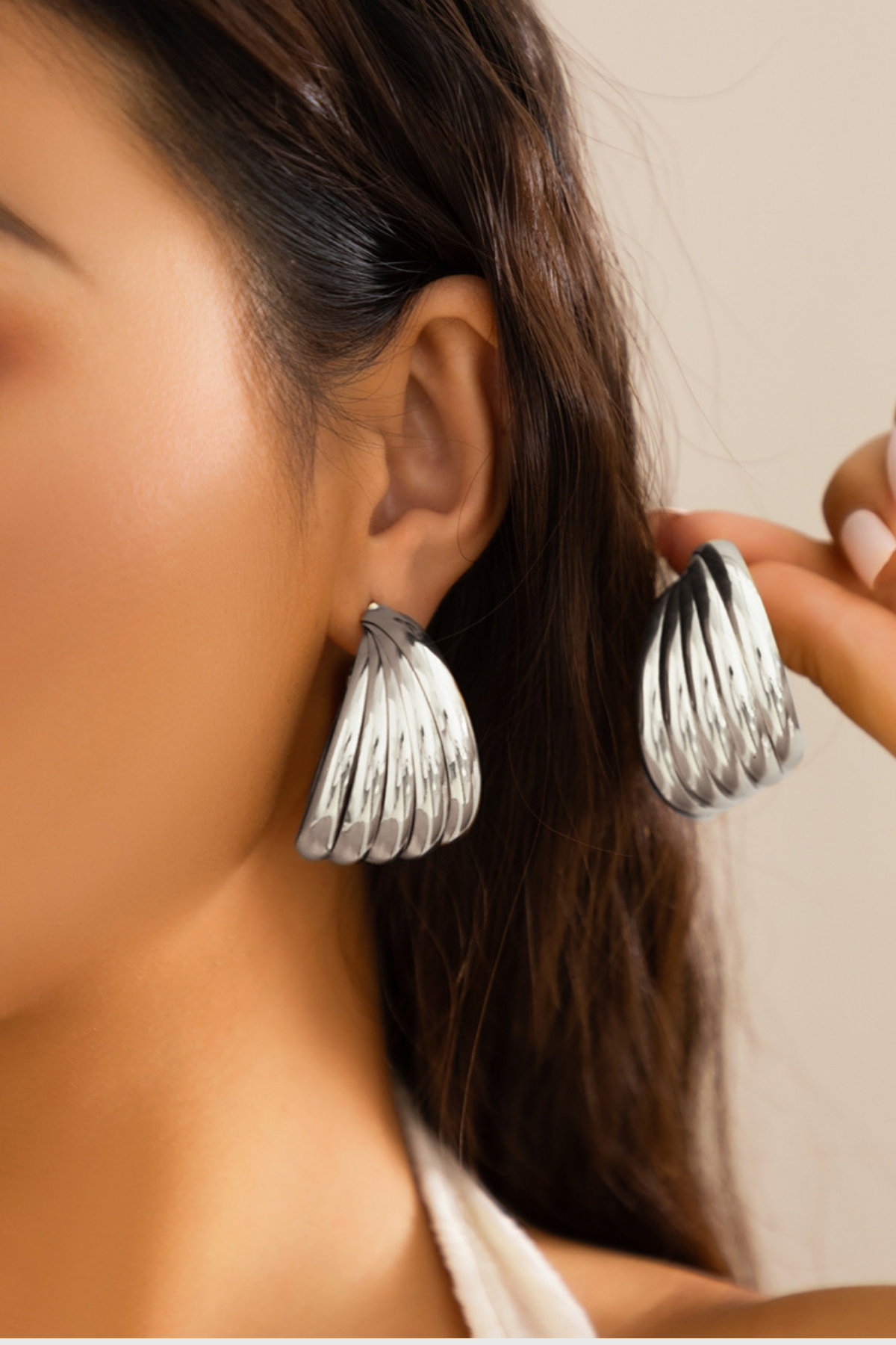 Sky Metal Shell Earring In Silver