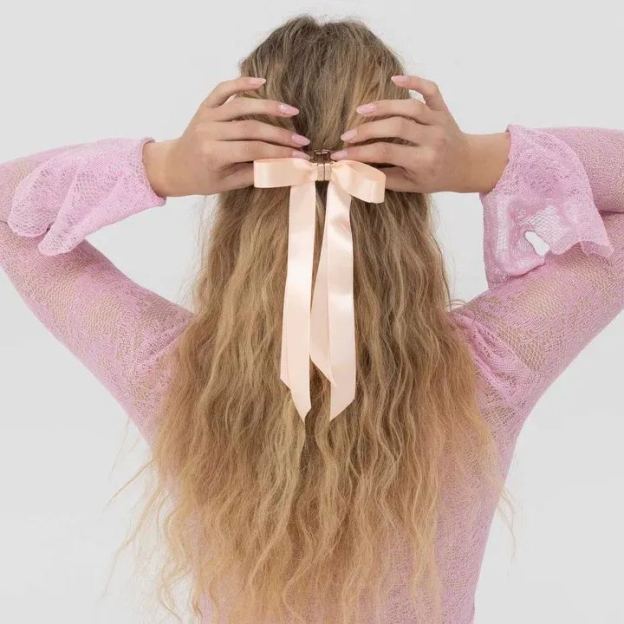 Bow-shaped magnetic hair clip