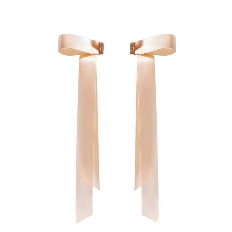 Bow-shaped magnetic hair clip