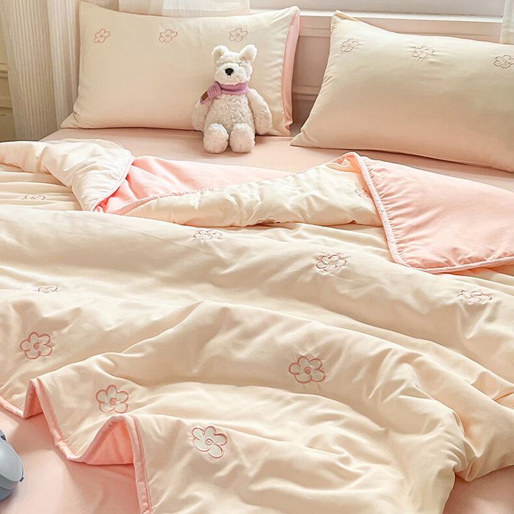 Bestickte Sommerdecke aus gewaschener Baumwolle