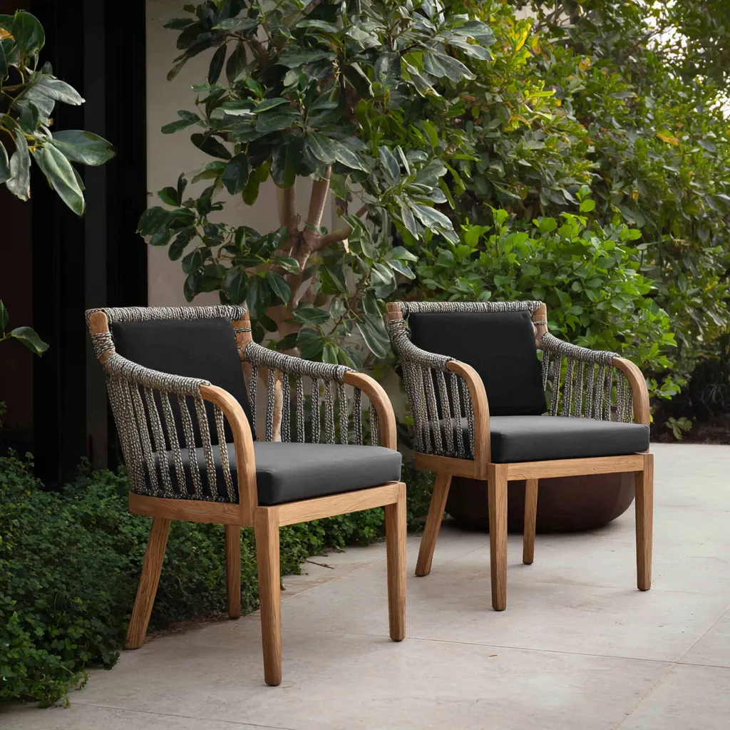 Set di 2 sedie da giardino in legno e corda intrecciata con cuscini grigio scuro 60x65x85 cm - naturale-grigio scuro - stile moderno boho per esterni-Hutare