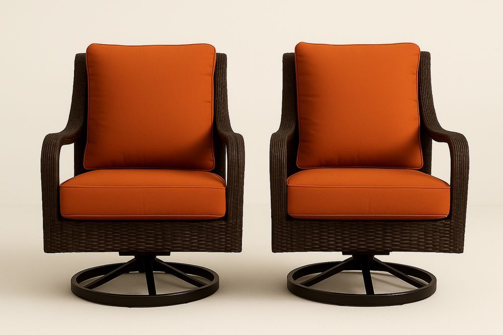 Sæt af to udendørs stole med oransje hynder i polyethylen flet/metal-Decosuave