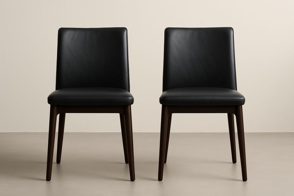 Sæt af 2 spisestole i sort kunstlæder med træben-Decosuave