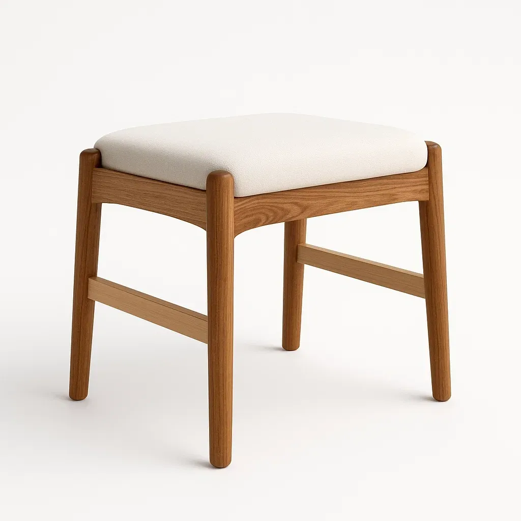 Pallar i trä med vit sits av bomullstyg