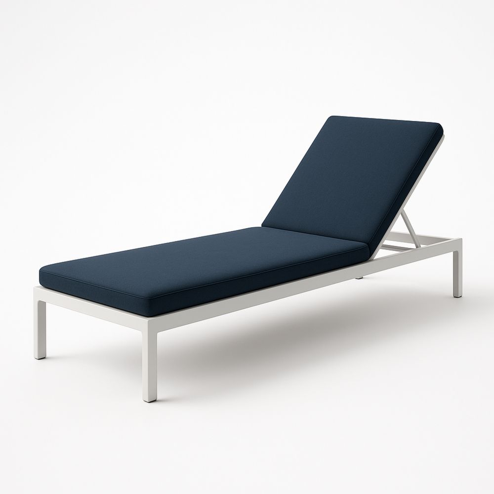 Udendørs liggestol med hvid metalramme og blå betræk-decovivapt