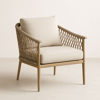 Lænestol med beige hynder og flettet ryglæn-decovivapt