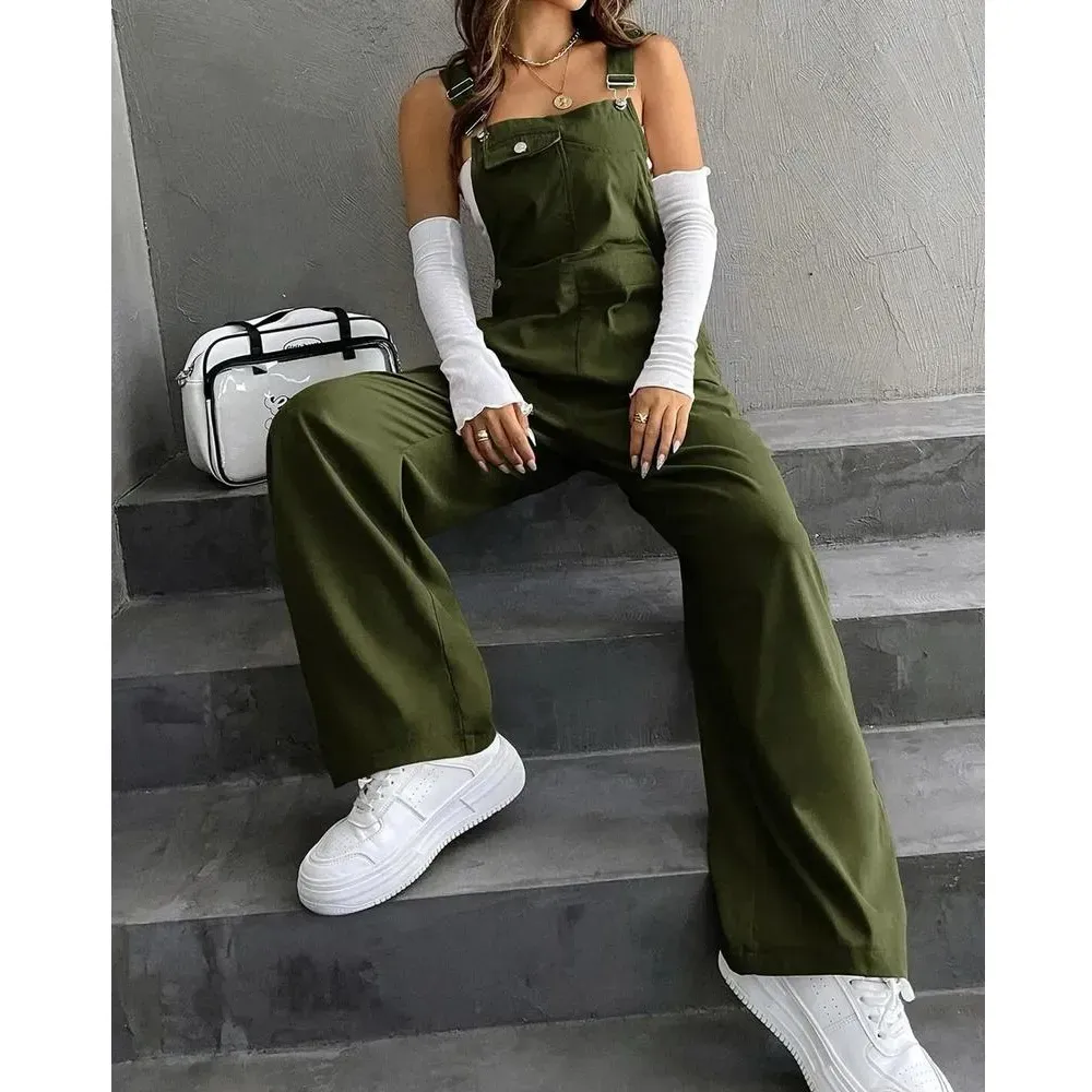 Women's solid color jumpsuit with pockets