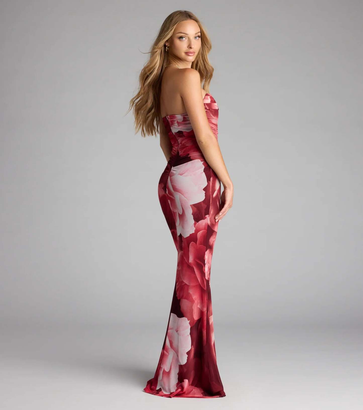 Style your seasonal looks with the Danielle Floral Strapless Mermaid Formal Dress, a trend-right, rust formal dress designed for any plan on your calendar with new and unqiue details.