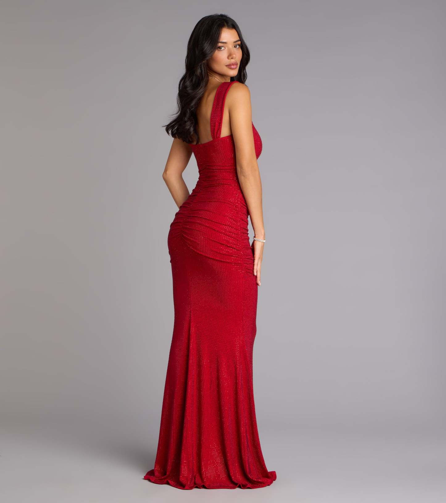 The Kaylie Rhinestone Mermaid Formal Dress is your new go-to Windsor dress—effortless, versatile, and made to create a formal look for Prom 2026, weddings, or college formals in seconds.