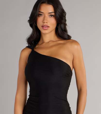 Feel polished and confident in the Kiana One-Shoulder Open Back Slit Formal Dress, a prom dress designed with luxe fabric and modern detail that shows off your vibe.