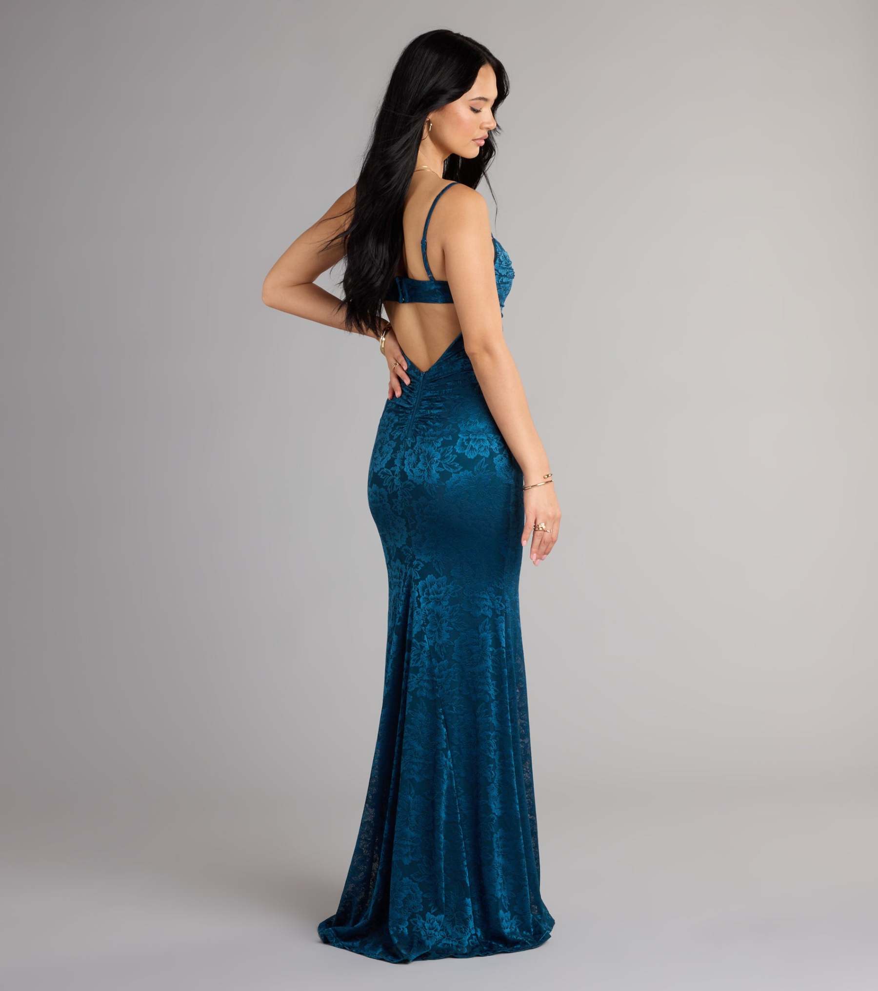 Style your seasonal looks with the Haisley Open Back Floral Lace Mermaid Dress, with new and unqiue details exclusive to Windsor's Prom Dress edit.