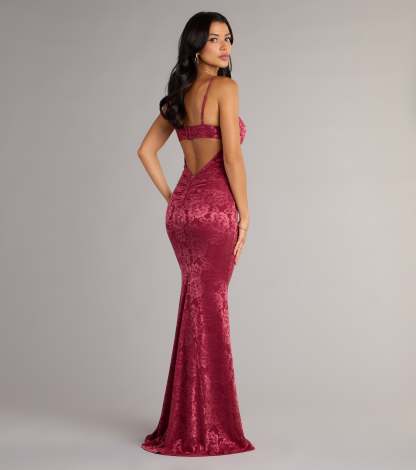 Celebrate in style with the Haisley Open Back Floral Lace Mermaid Dress, a holiday dresses standout that brings bold, festive flair and a party-ready look.