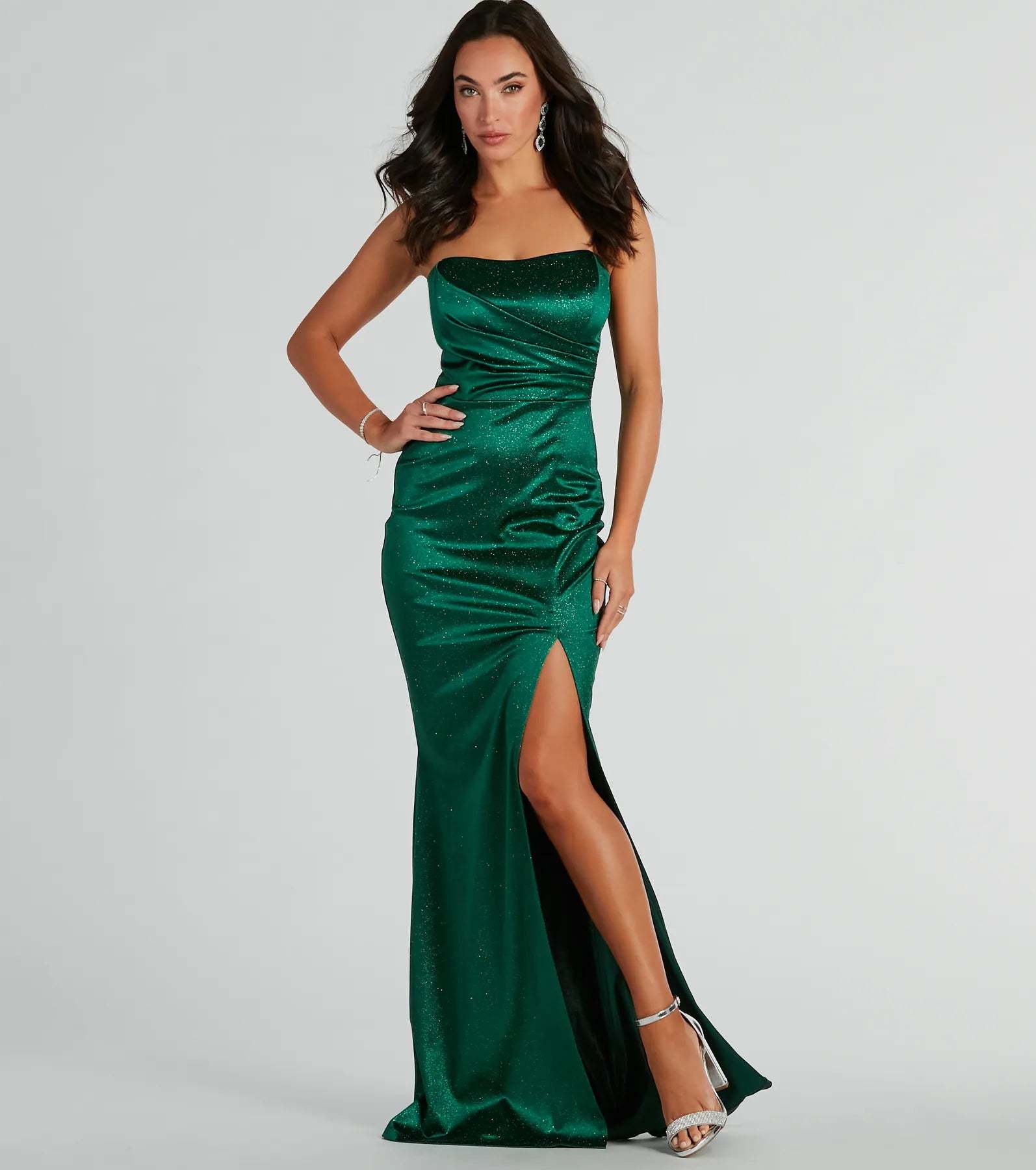 Step into confidence in the Aliyah Strapless Mermaid Satin Glitter Dress, a hunter green glitter dress that turns heads with every move.