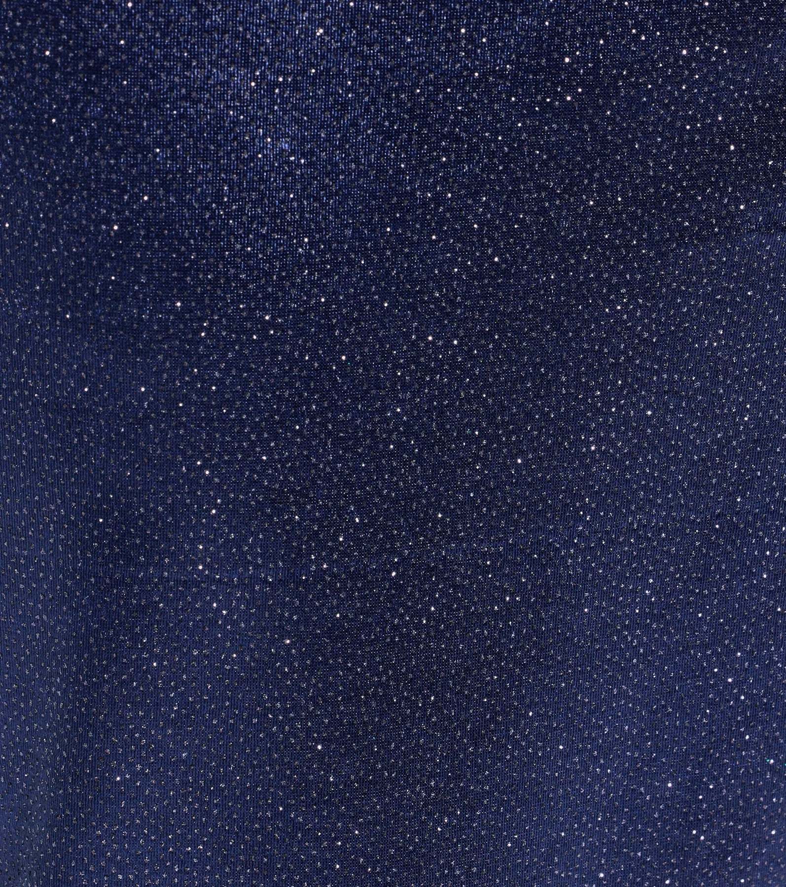 Step into confidence in the Aliyah Strapless Mermaid Satin Glitter Dress, a navy blue glitter dress that turns heads with every move.