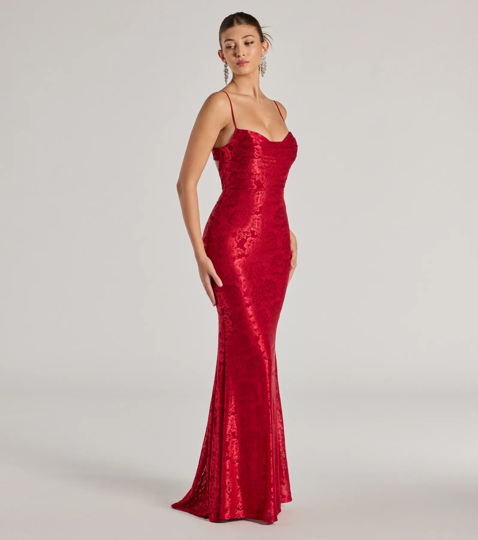 Whether it's the color or silhouette of the Haisley Open Back Floral Lace Mermaid Dress, this red bridesmaid dress is a gorgeous pick for a maid-of-honor or to create a bridal party look ready to celebrate!