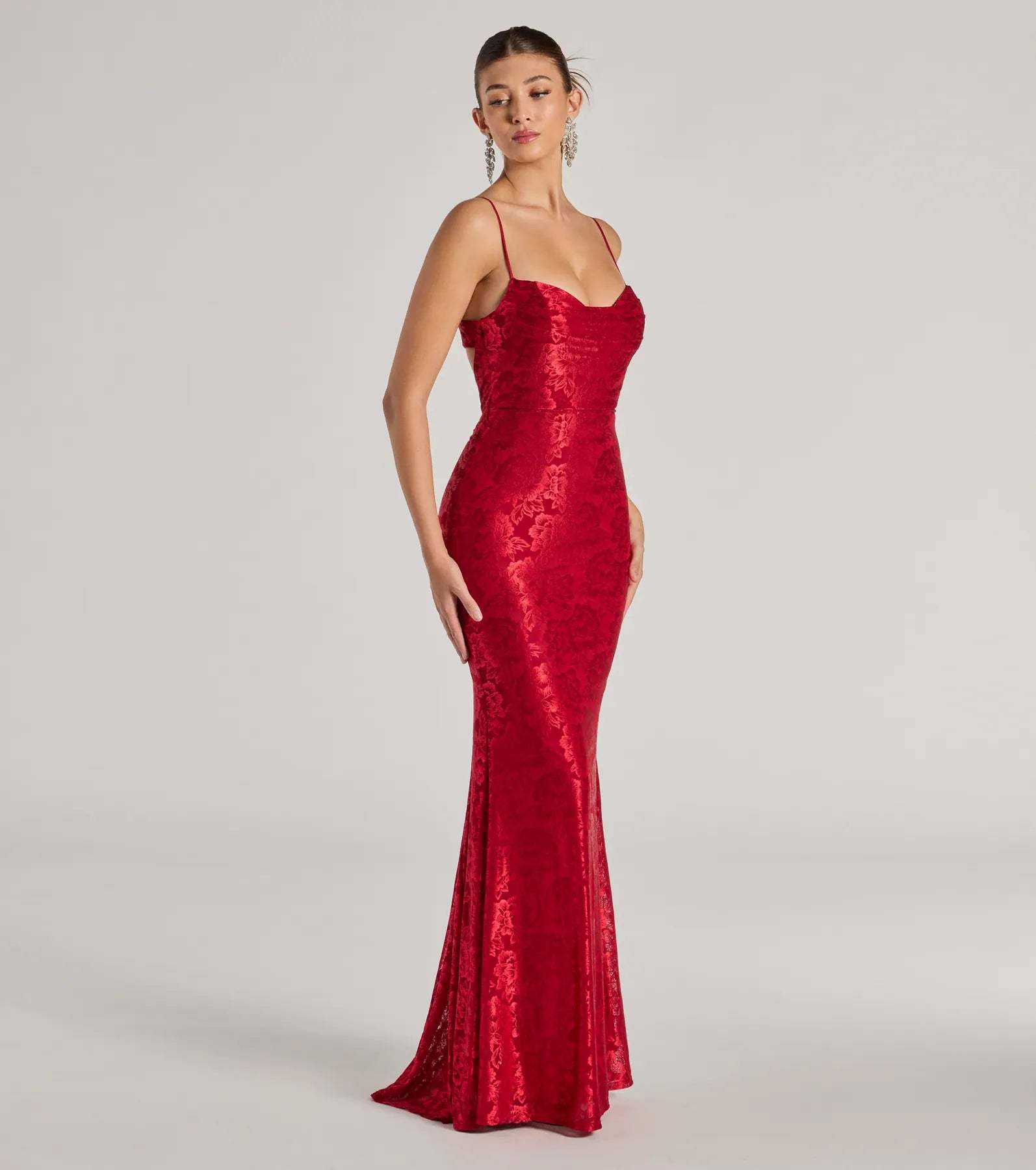 Whether it's the color or silhouette of the Haisley Open Back Floral Lace Mermaid Dress, this red bridesmaid dress is a gorgeous pick for a maid-of-honor or to create a bridal party look ready to celebrate!