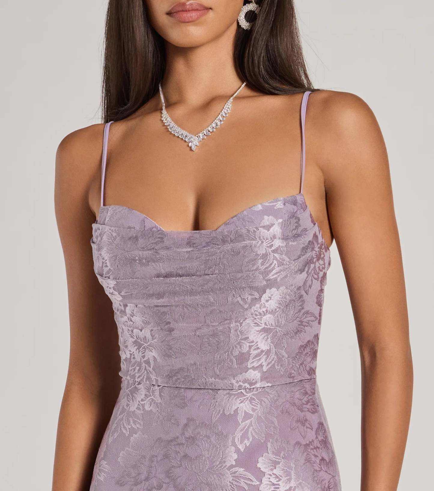 Make the big day unforgettable with the Haisley Open Back Floral Lace Mermaid Dress, a gorgeous purple bridesmaid dress that balances elegance and affordability.