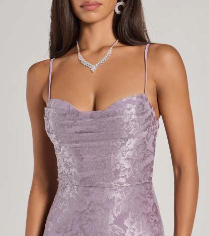 Make the big day unforgettable with the Haisley Open Back Floral Lace Mermaid Dress, a gorgeous purple bridesmaid dress that balances elegance and affordability.