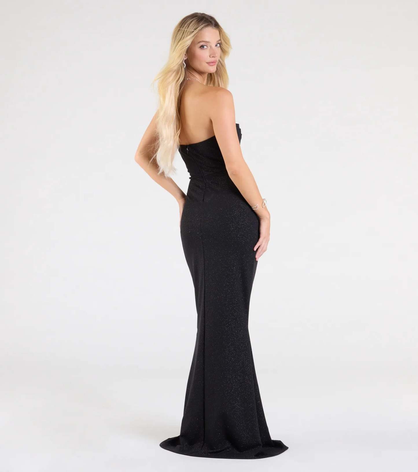 Make the big day unforgettable with the Jaqueline Strapless Slit Glitter Formal Dress, a gorgeous black bridesmaid dress that balances elegance and affordability.