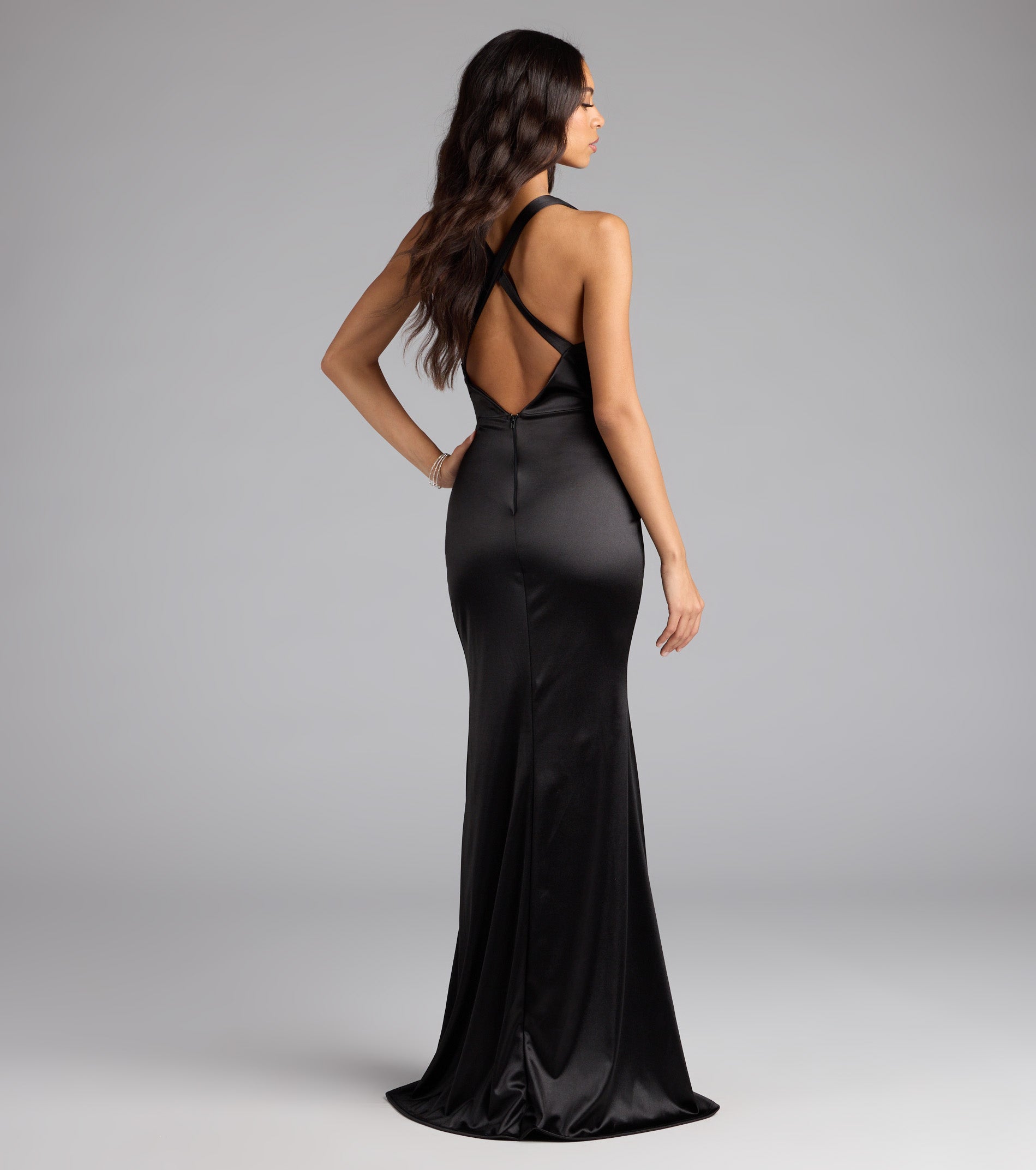 The Judy Open Back Slit Mermaid Satin Formal Dress is a black prom dress that blends trend-forward design with a flattering fit, perfect for celebrating your night with confidence.