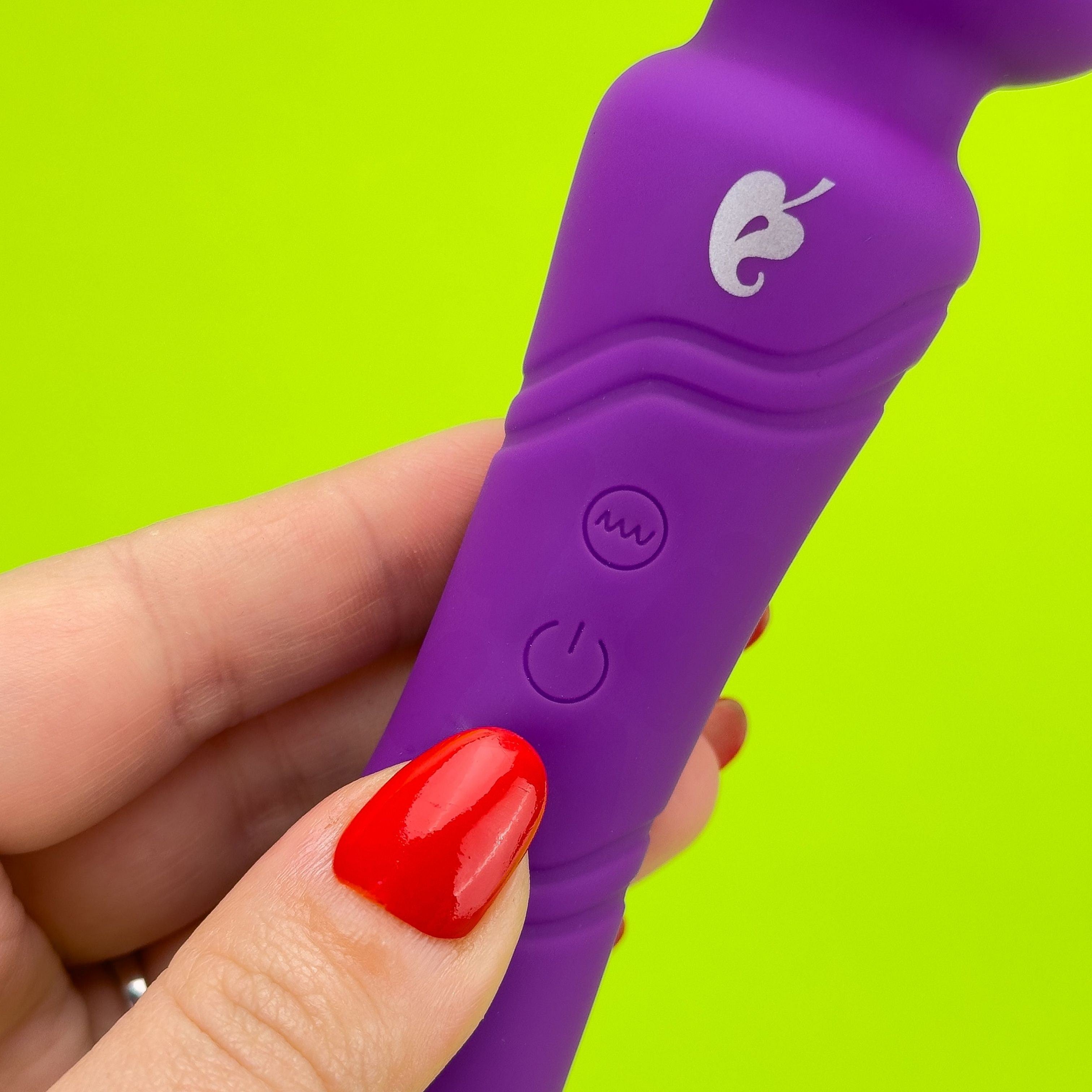 Le Petite Wand Mini Vibrating Wand product image 2