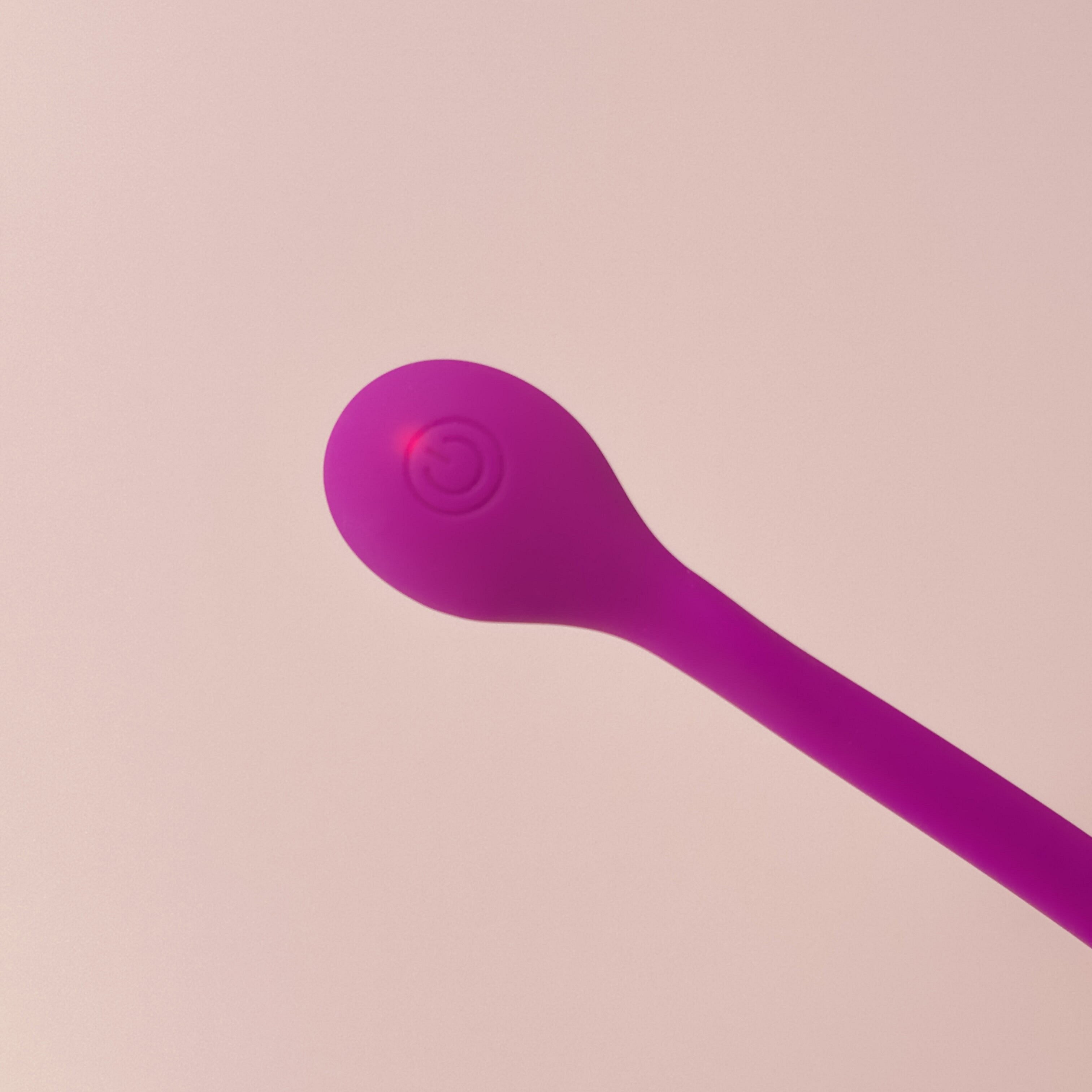 Quiver Vibrating Spheres Remote Control Egg Vibrator product image 2